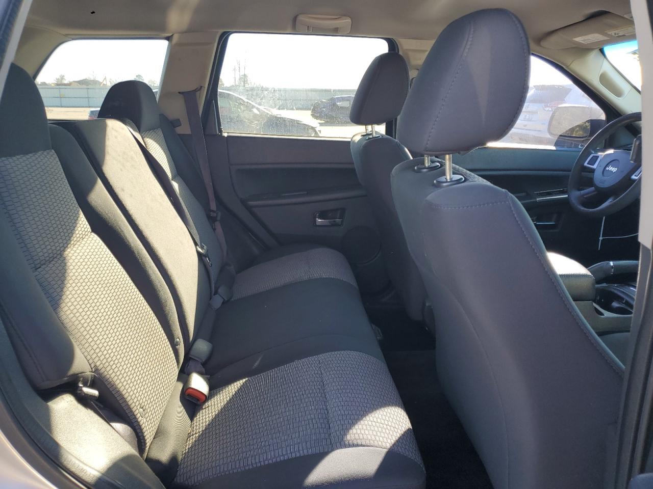2010 Jeep Grand Cherokee - Image 11