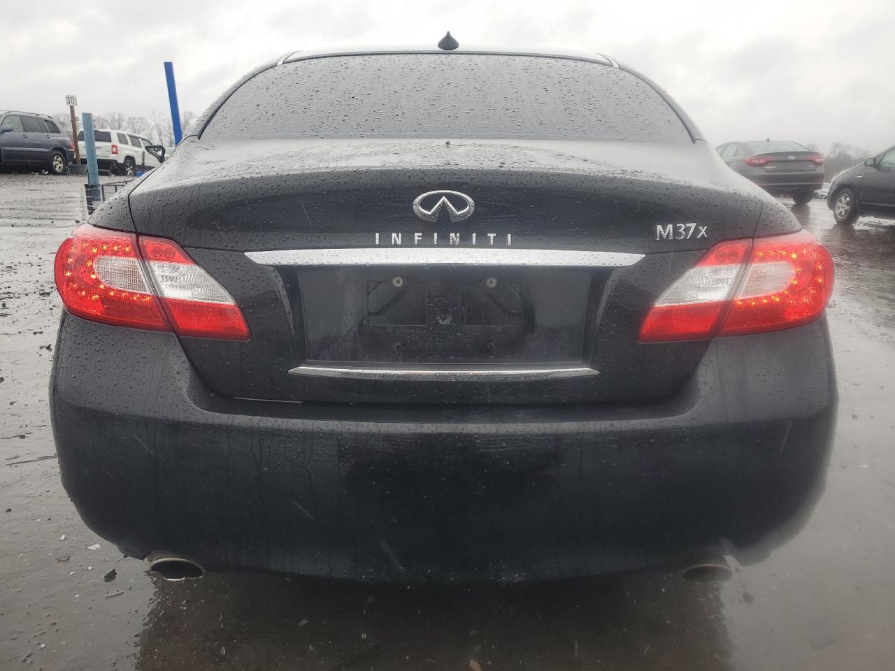 2012 Infiniti M - Image 6
