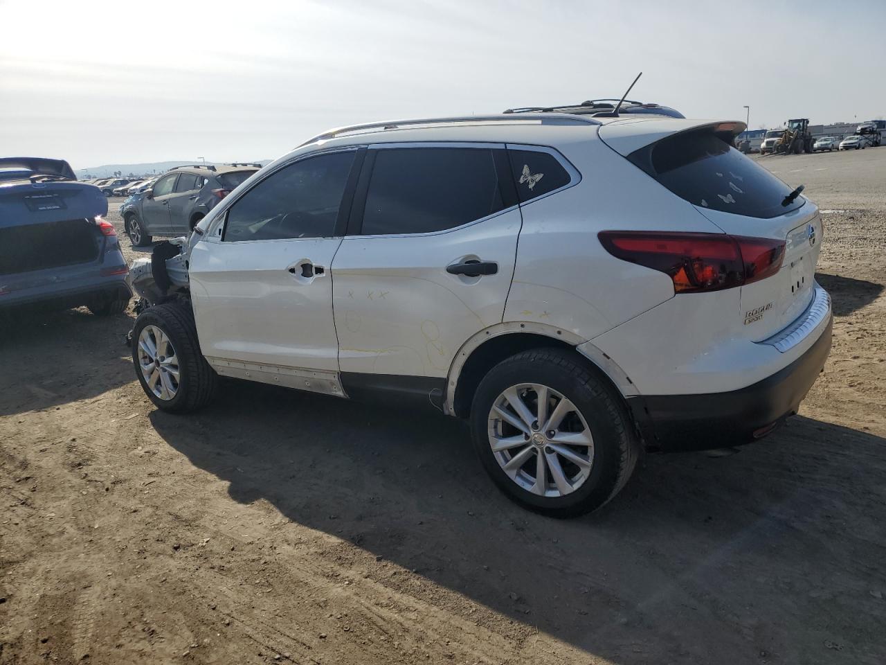2018 Nissan Rogue - Image 2