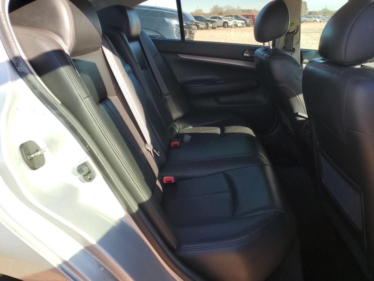 2011 Infiniti G - Image 10