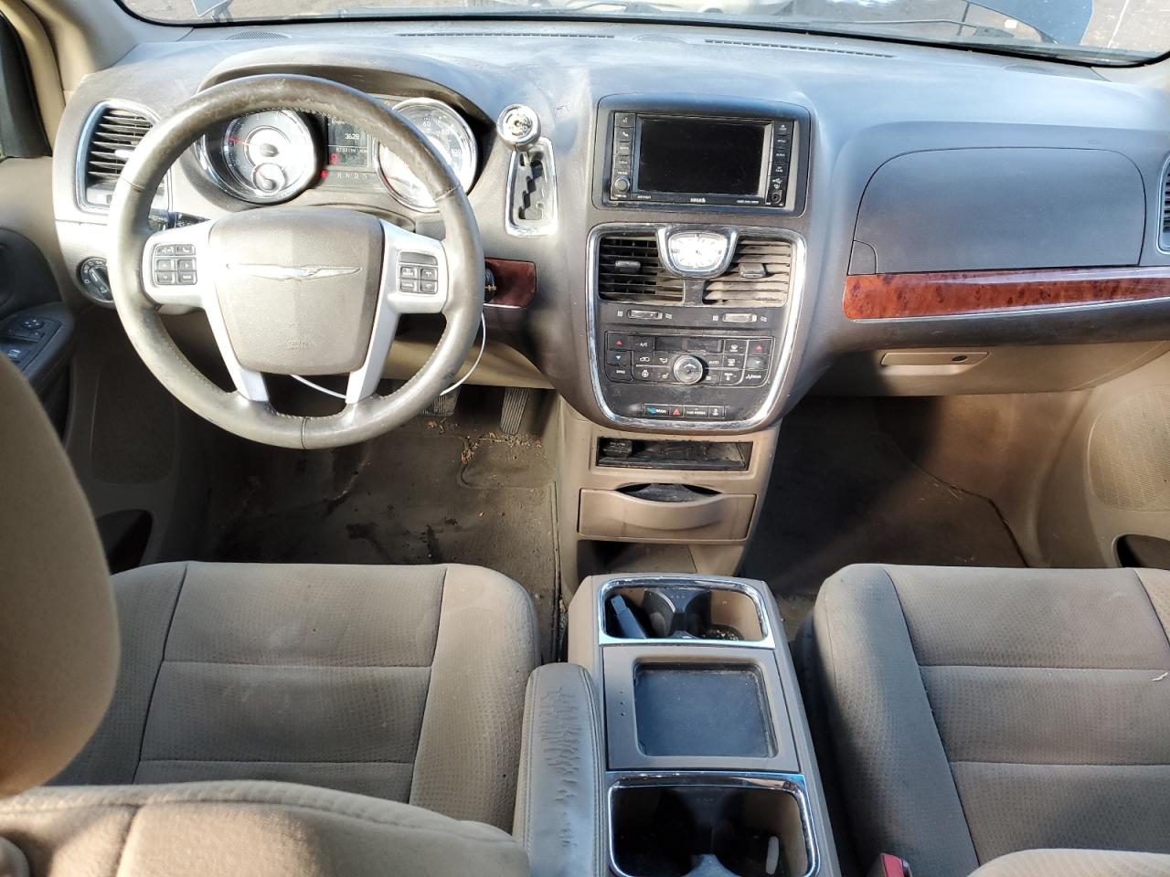 2015 Chrysler Town & Country - Image 8