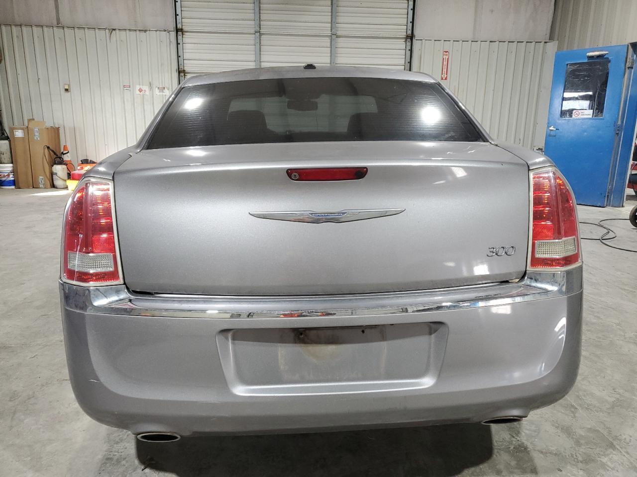 2014 Chrysler 300 - Image 6