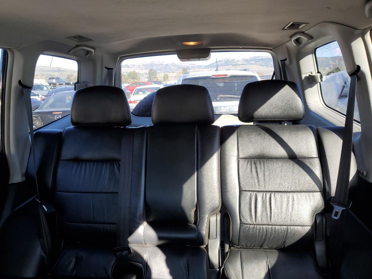 2004 Mitsubishi Montero - Image 10