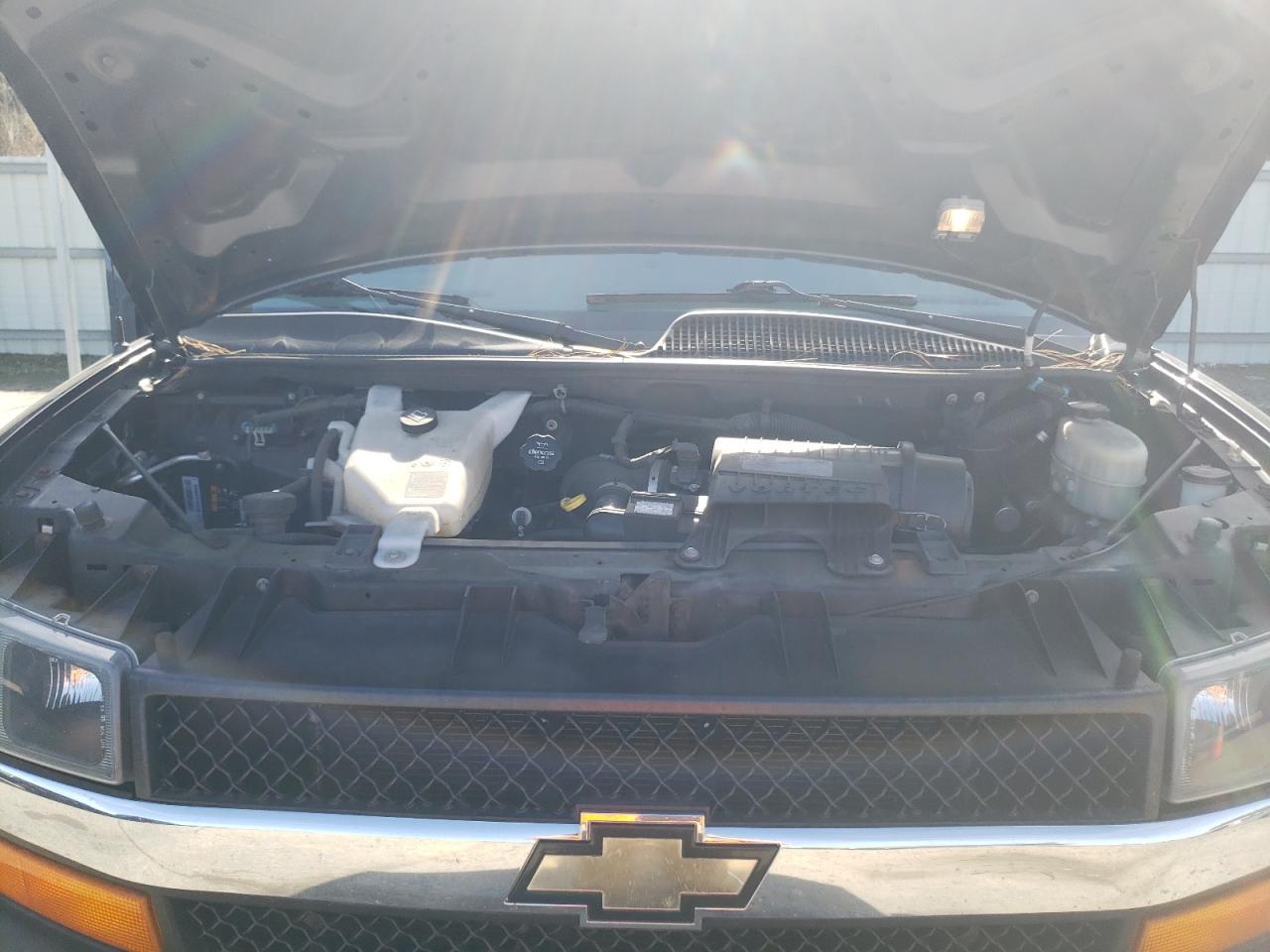 2017 Chevrolet Express - Image 12