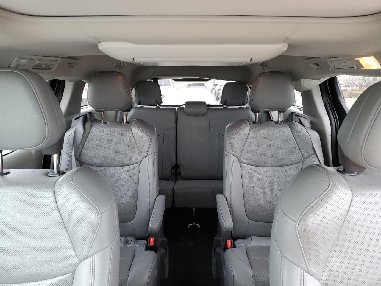 2021 Toyota Sienna - Image 10