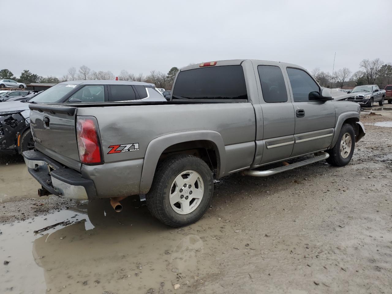 2006 Chevrolet Silverado - Image 3