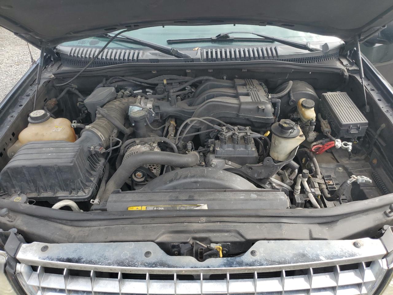 2004 Ford Explorer - Image 12