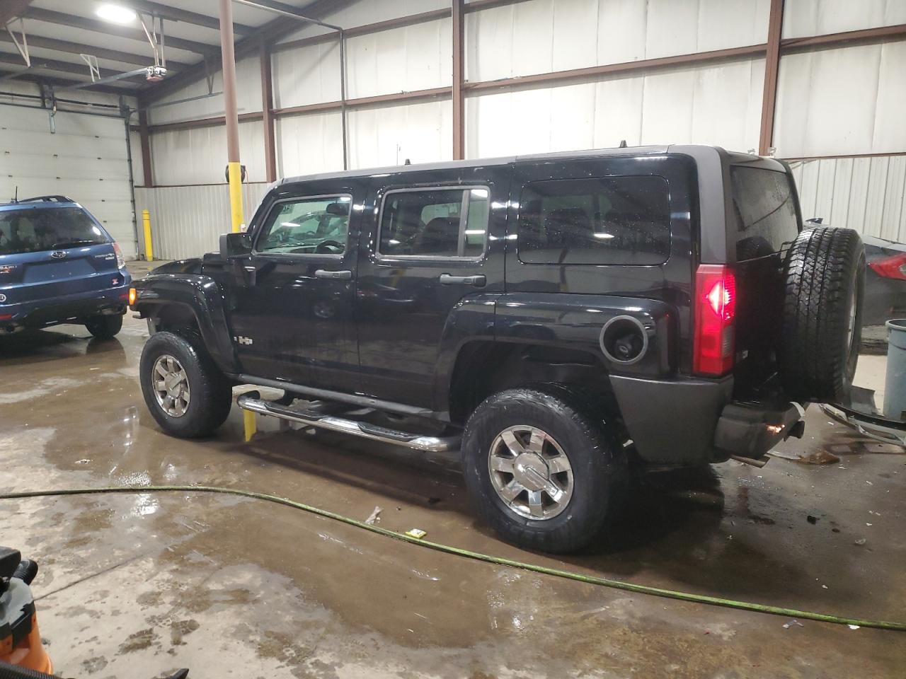 2006 Hummer H3 - Image 2