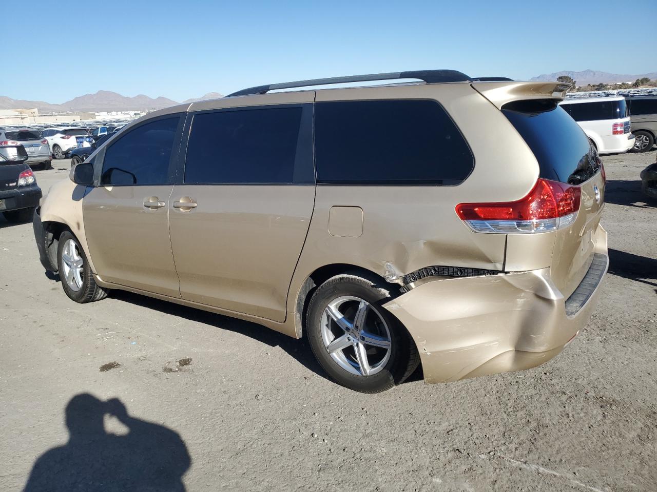 2011 Toyota Sienna - Image 2