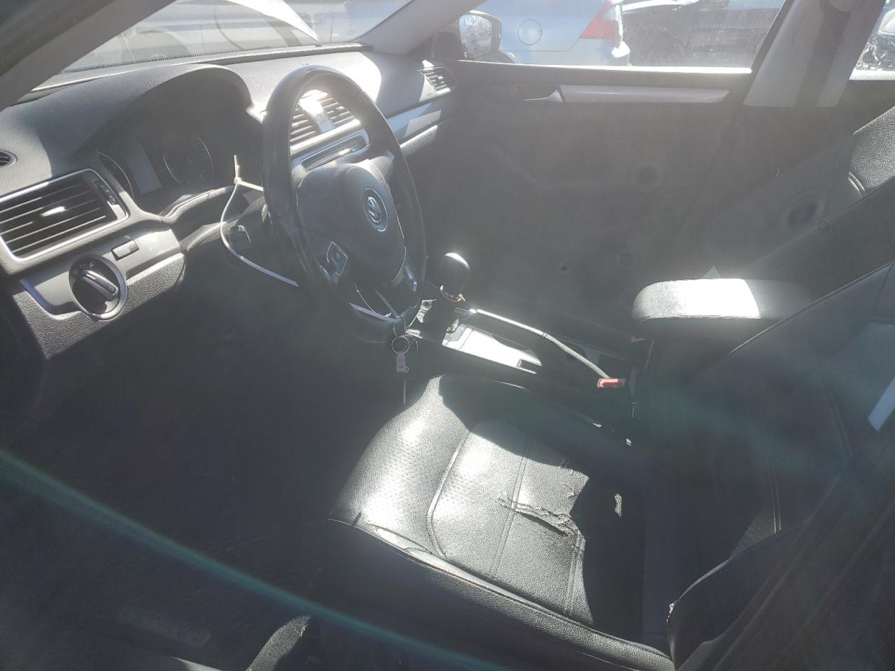 2014 Volkswagen Passat - Image 7