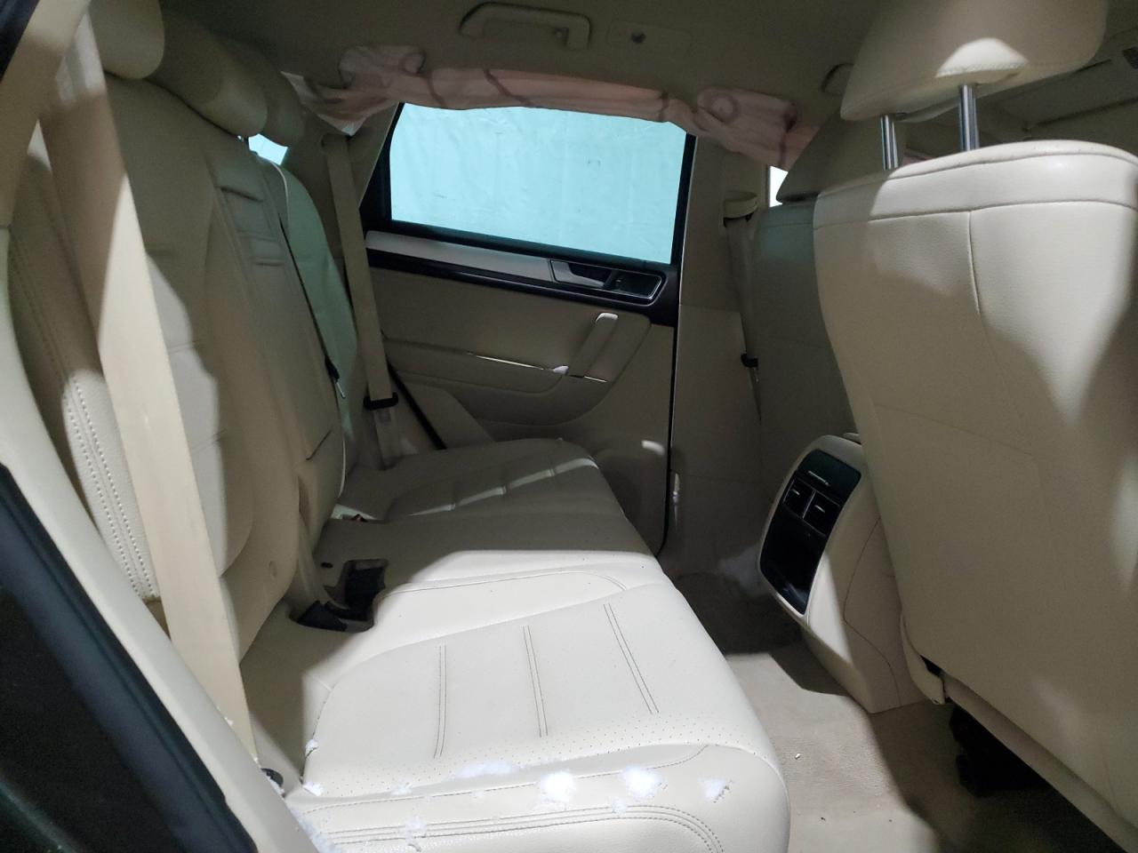 2016 Volkswagen Touareg - Image 12