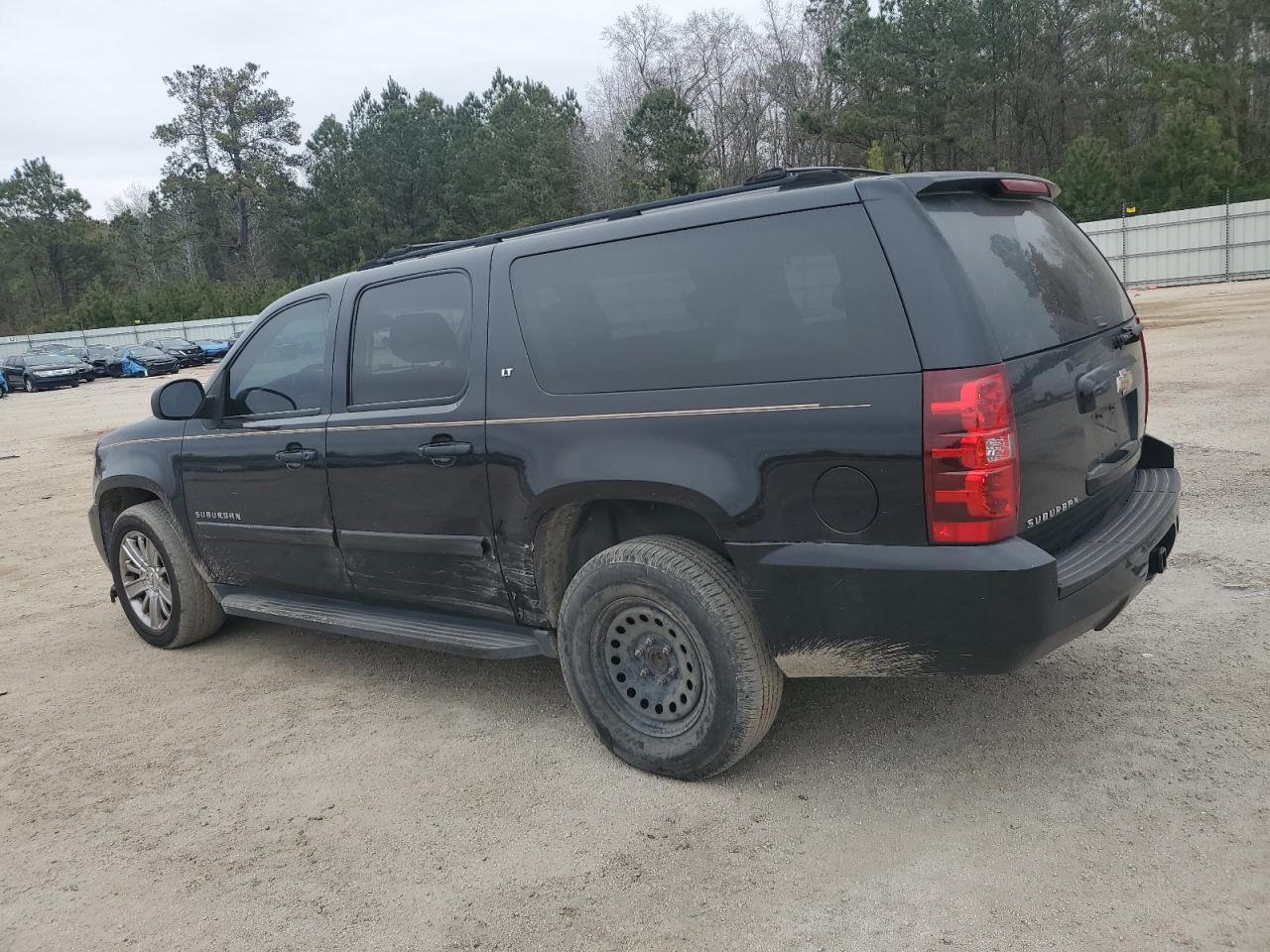 2007 Chevrolet Suburban - Image 2