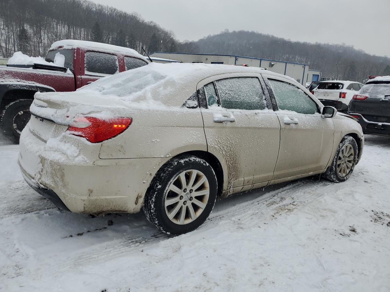 2013 Chrysler 200 - Image 3