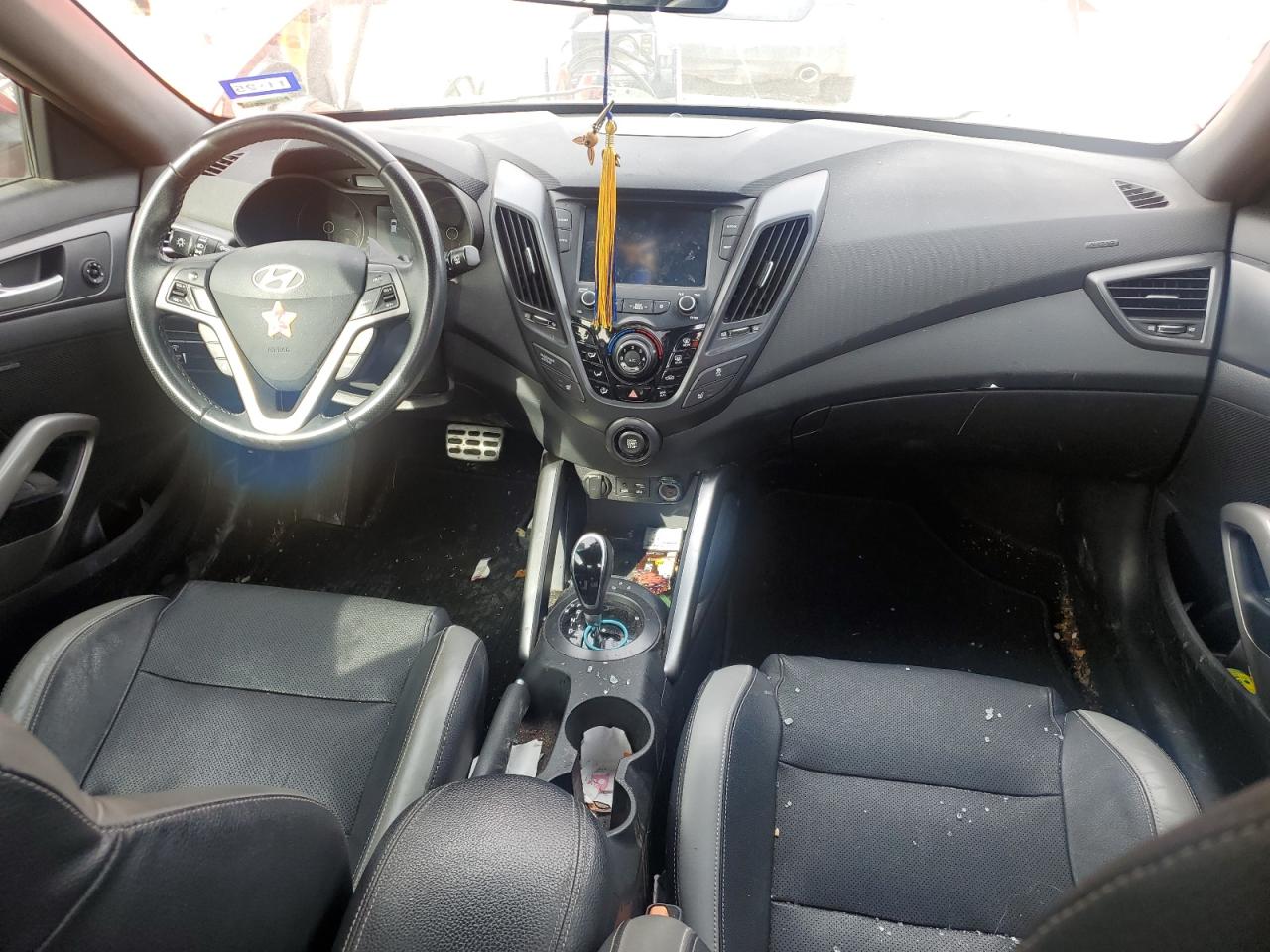 2017 Hyundai Veloster - Image 8
