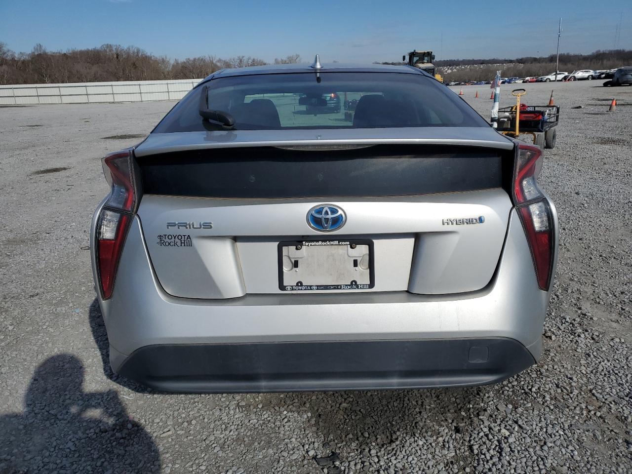 2017 Toyota Prius - Image 6