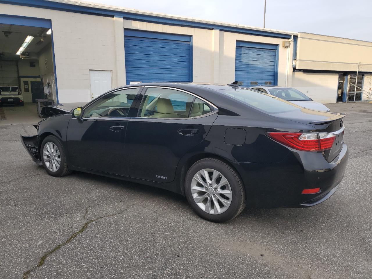 2014 Lexus ES - Image 2