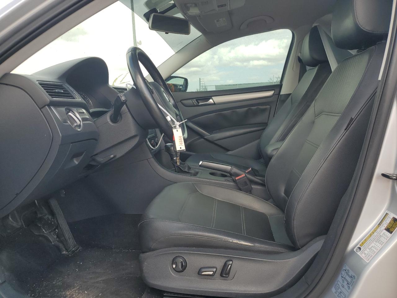 2014 Volkswagen Passat - Image 7