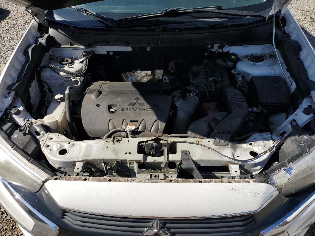2017 Mitsubishi Outlander - Image 12