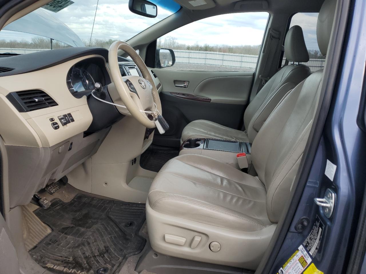 2013 Toyota Sienna - Image 7