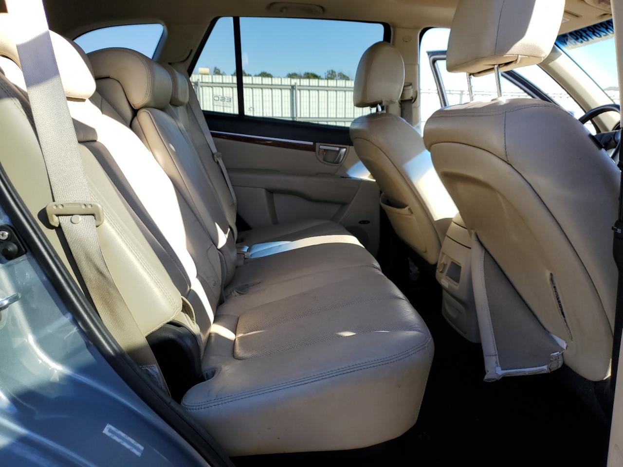 2009 Hyundai Santa Fe - Image 11