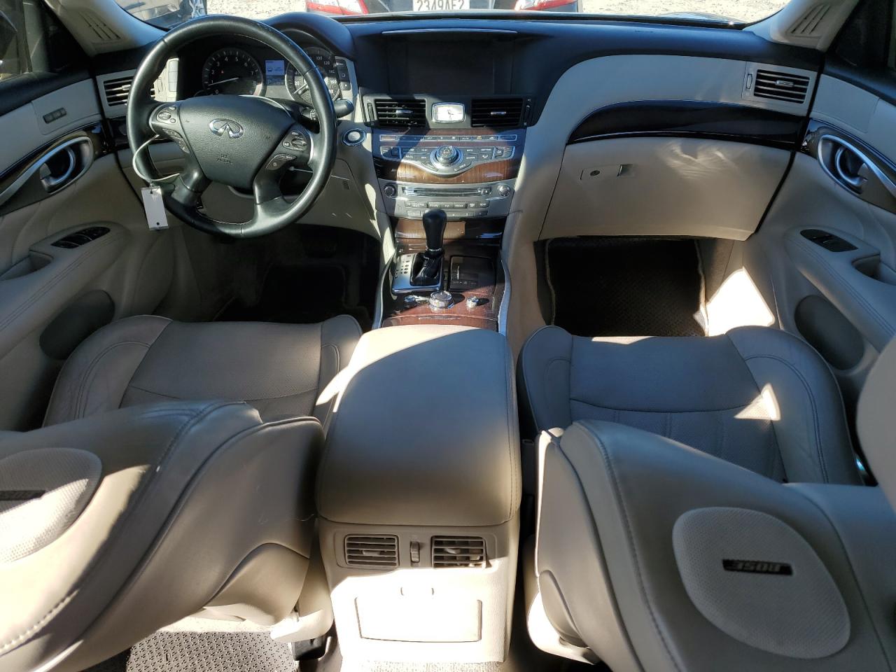 2015 Infiniti Q70 - Image 8