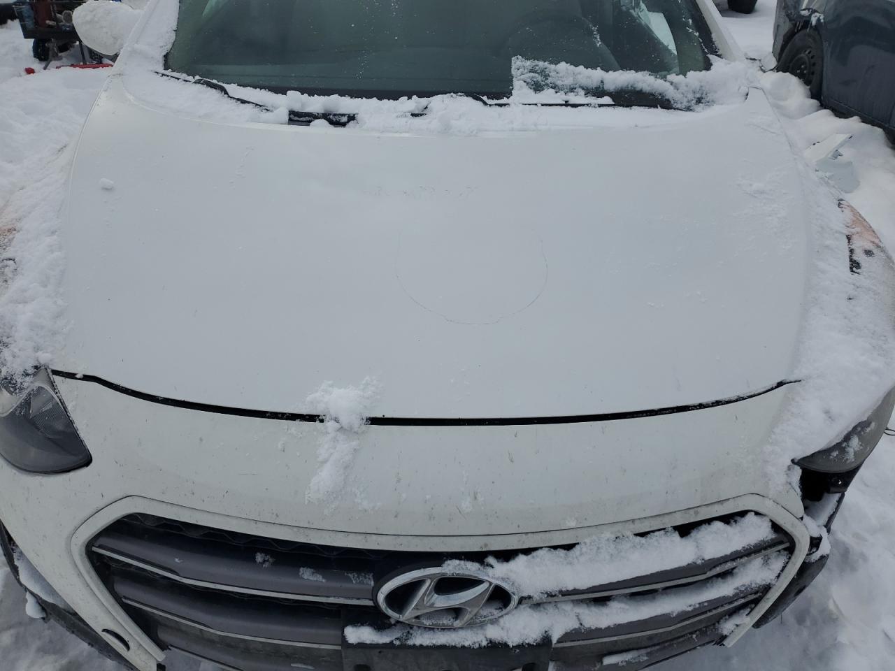 2016 Hyundai Elantra - Image 11