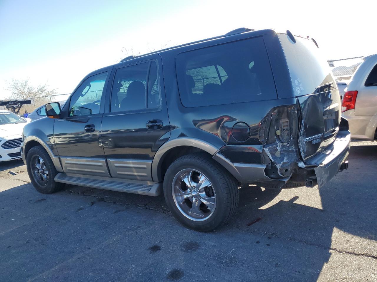 2004 Ford Expedition - Image 2