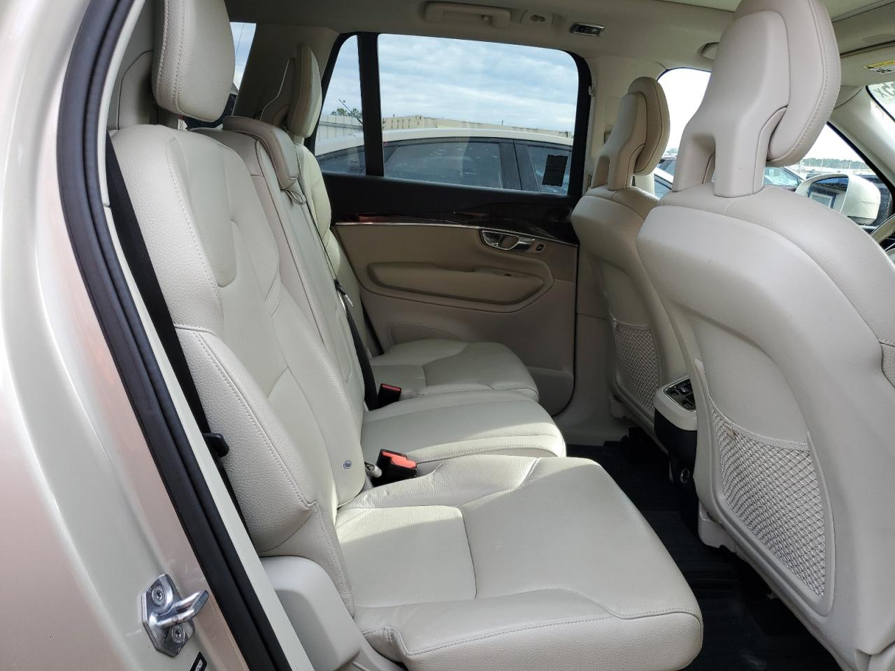 2016 Volvo XC90 - Image 11