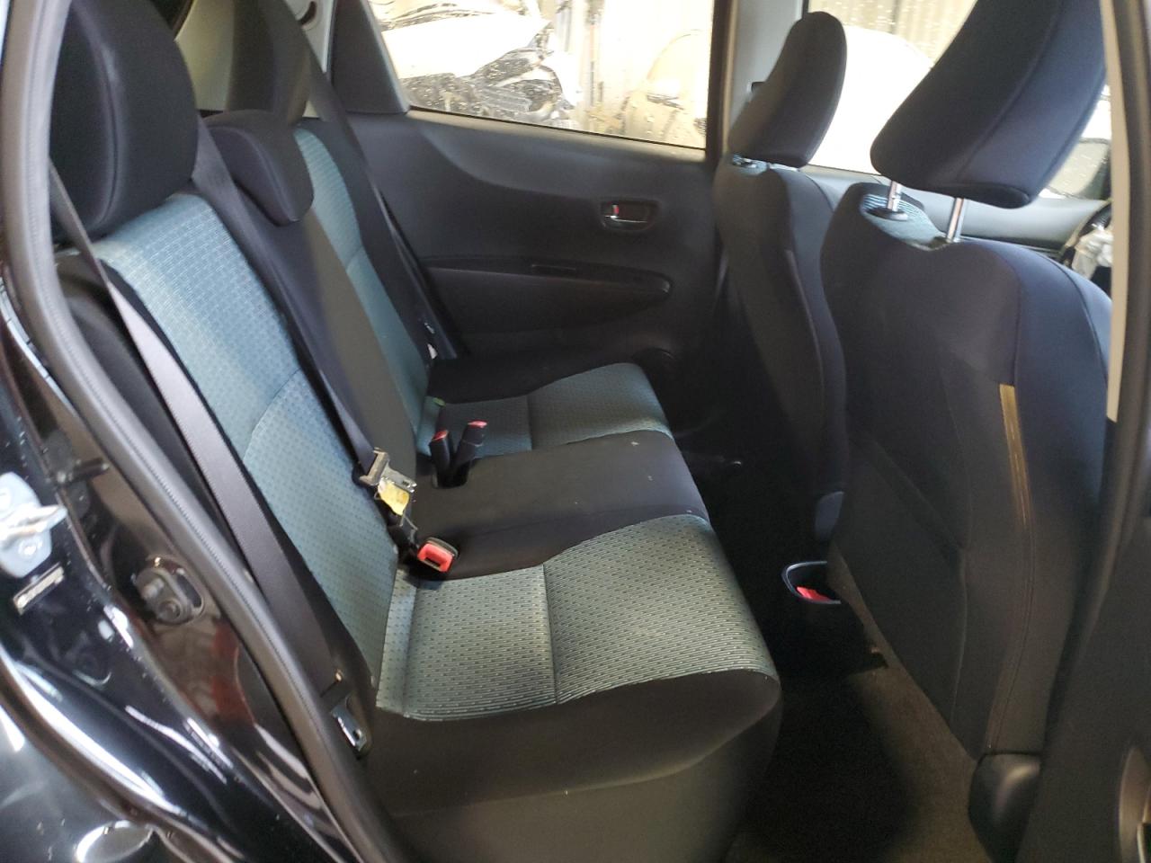 2012 Toyota Yaris - Image 11
