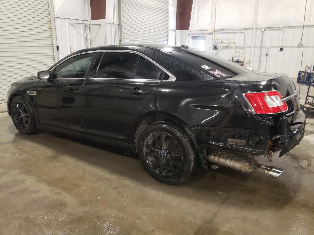 2010 Ford Taurus - Image 2