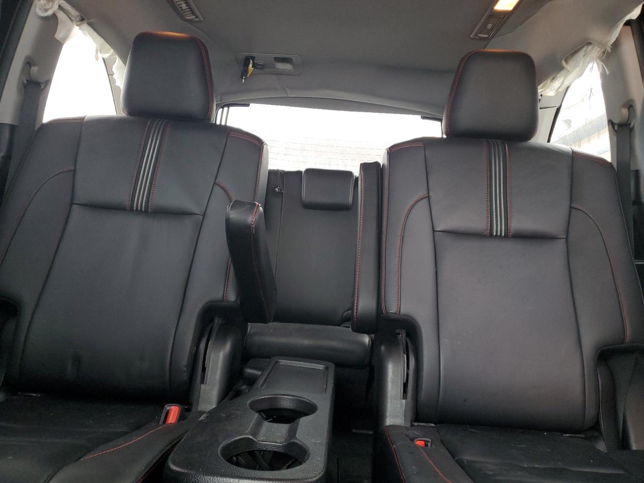 2019 Toyota Highlander - Image 10