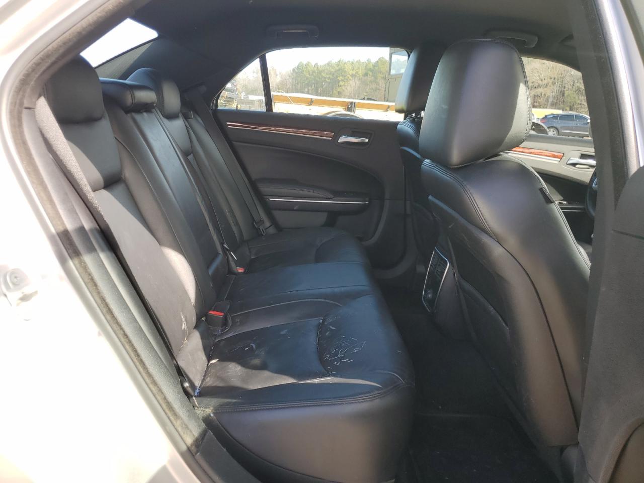 2012 Chrysler 300 - Image 10
