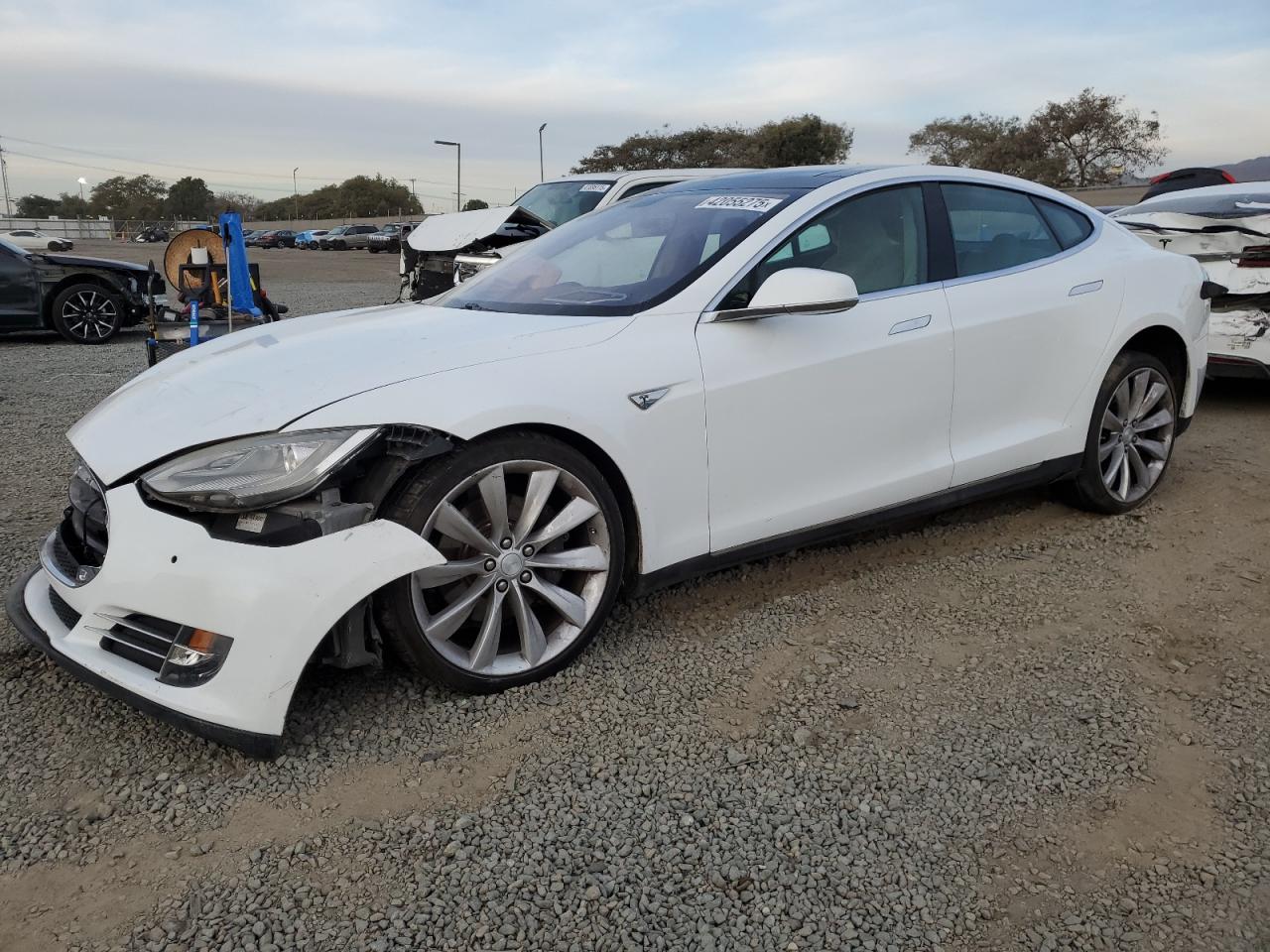 VIN 5YJSA1CN5DFP22672 2013 TESLA MODEL S no.1