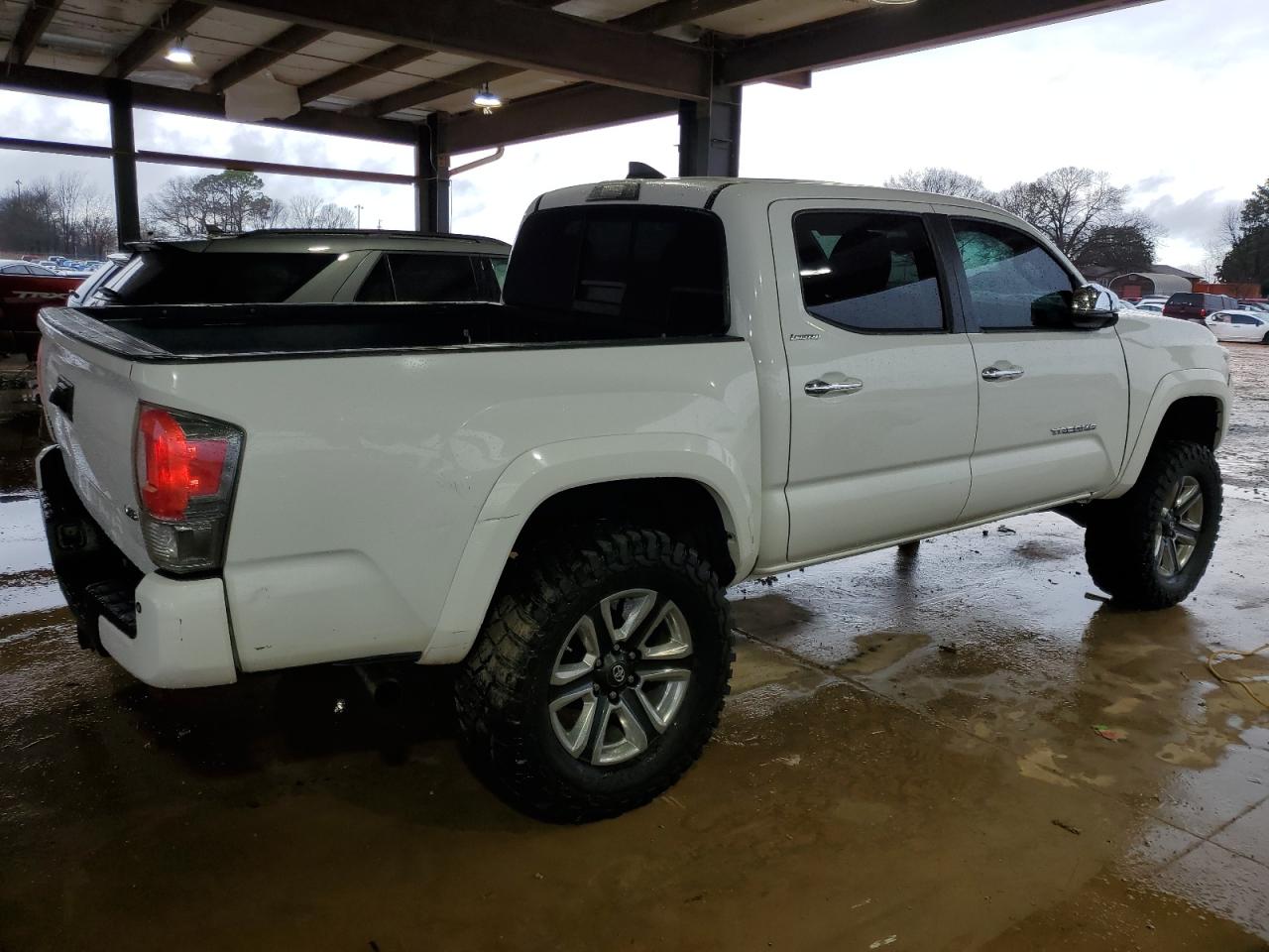 2017 Toyota Tacoma - Image 3