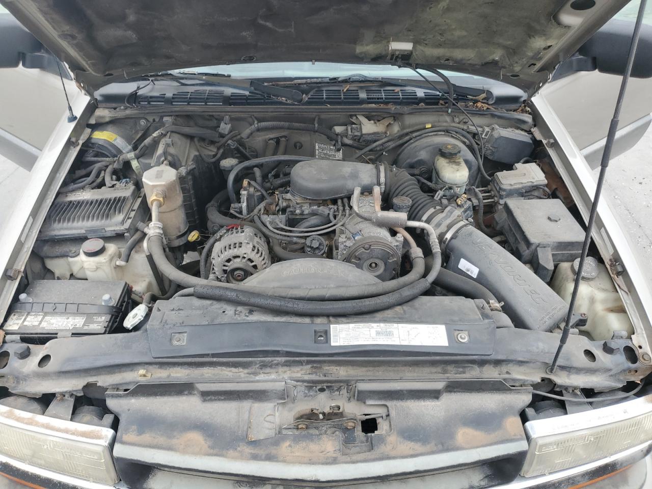 2000 Chevrolet S-10 Pickup - Image 11