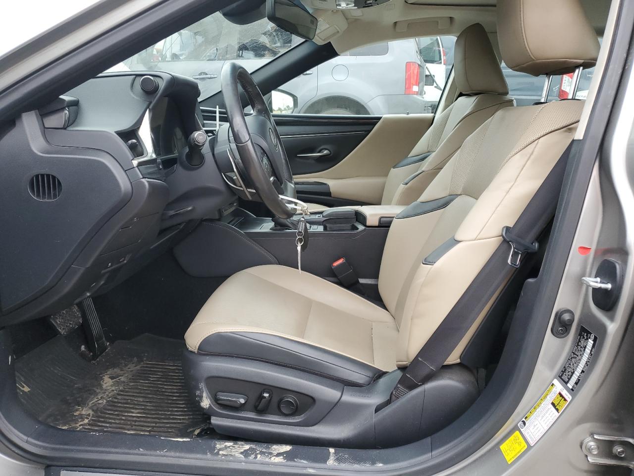 2020 Lexus ES - Image 7