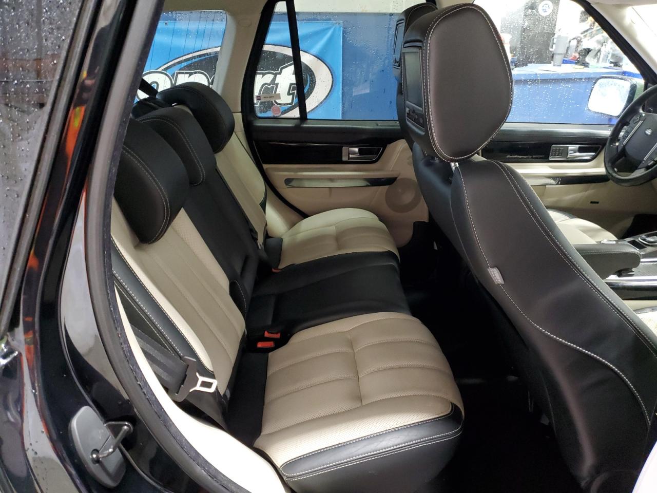 2011 Land Rover Range Rover - Image 11