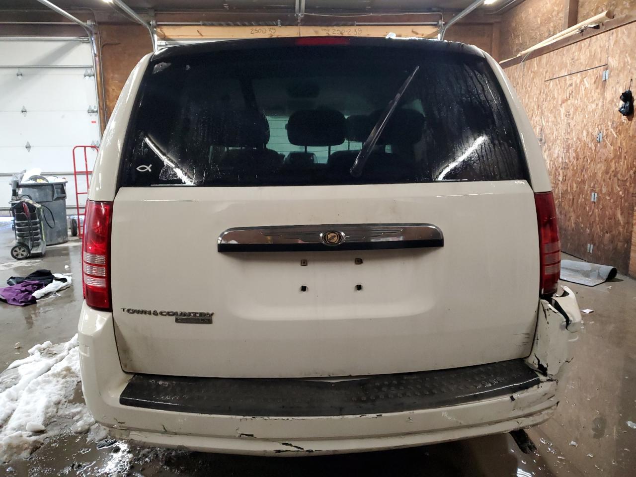 2008 Chrysler Town & Country - Image 6