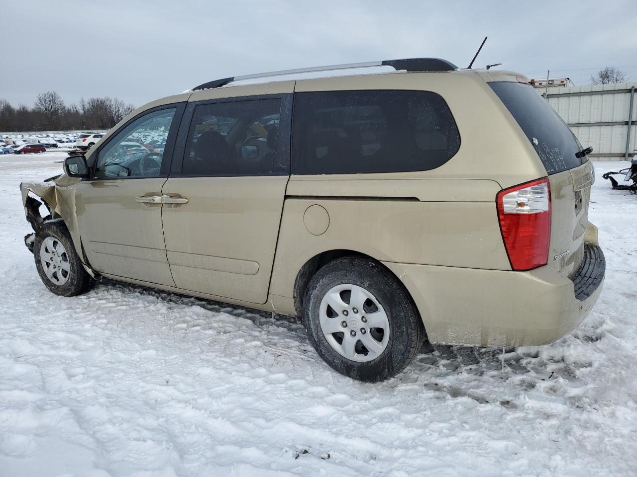 2010 Kia Sedona - Image 2