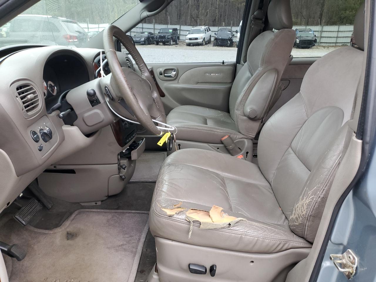 2002 Chrysler Town & Country - Image 7