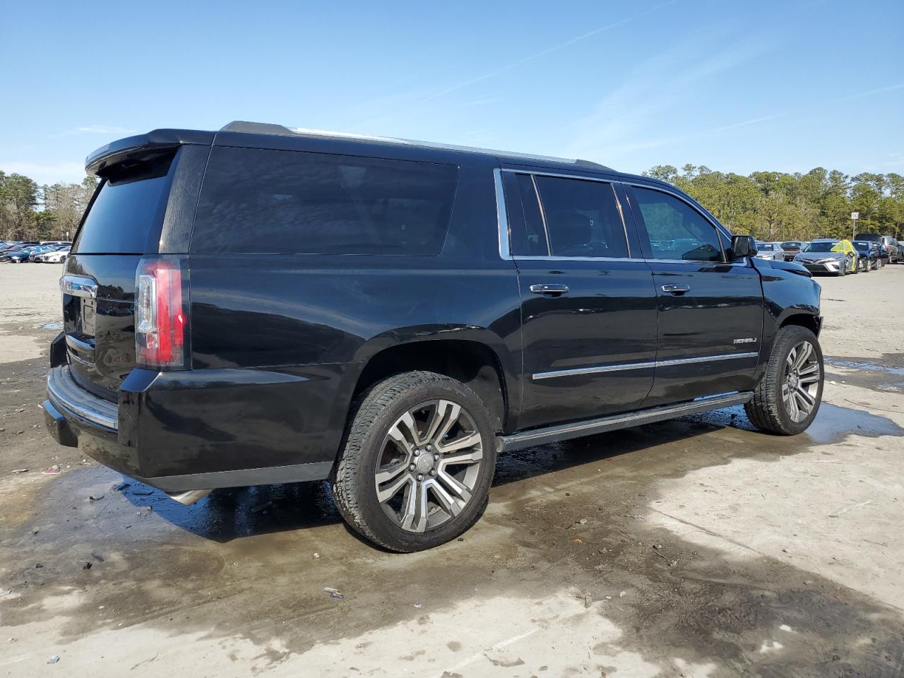 2019 GMC Yukon - Image 3