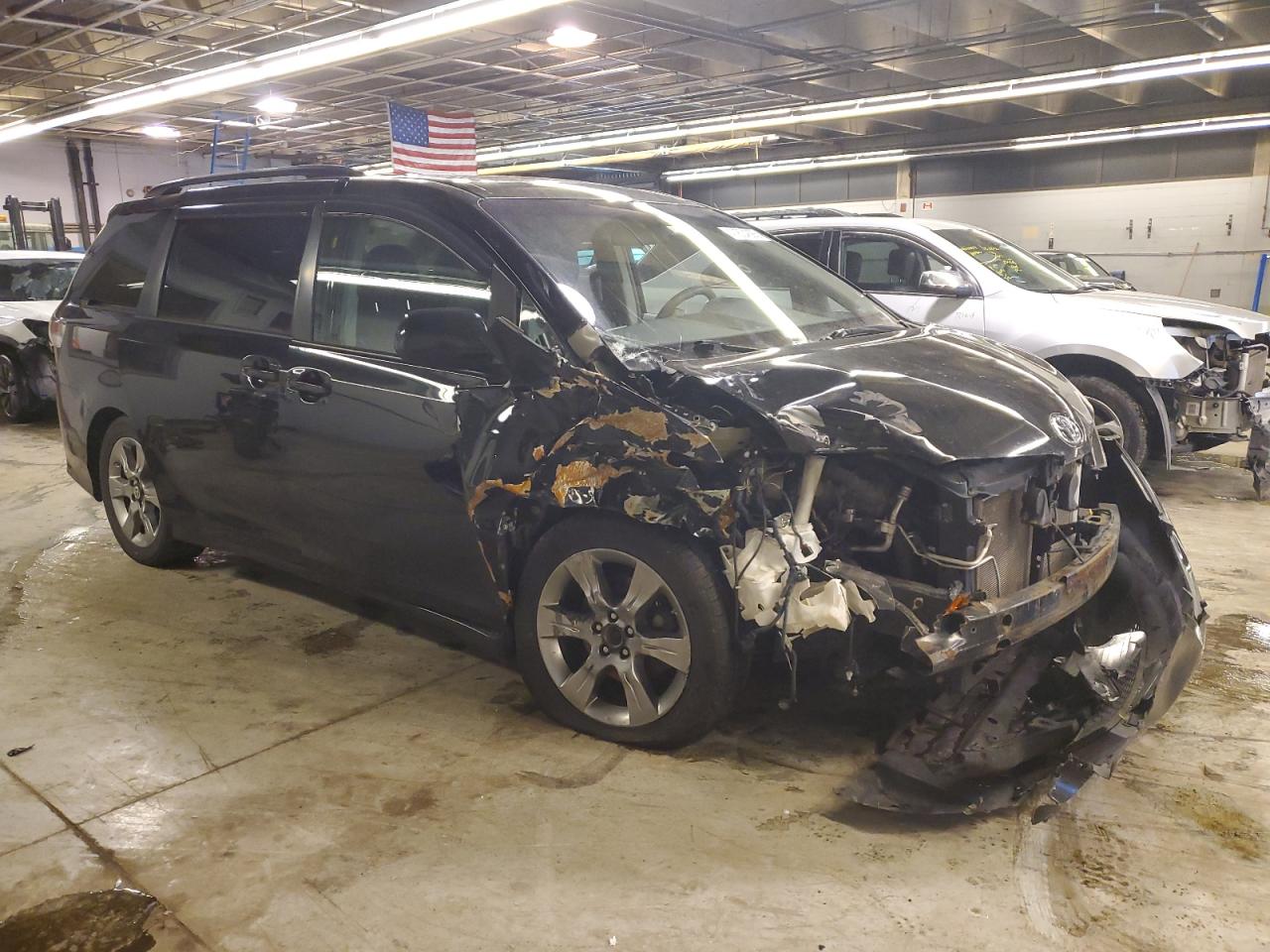 2011 Toyota Sienna - Image 4