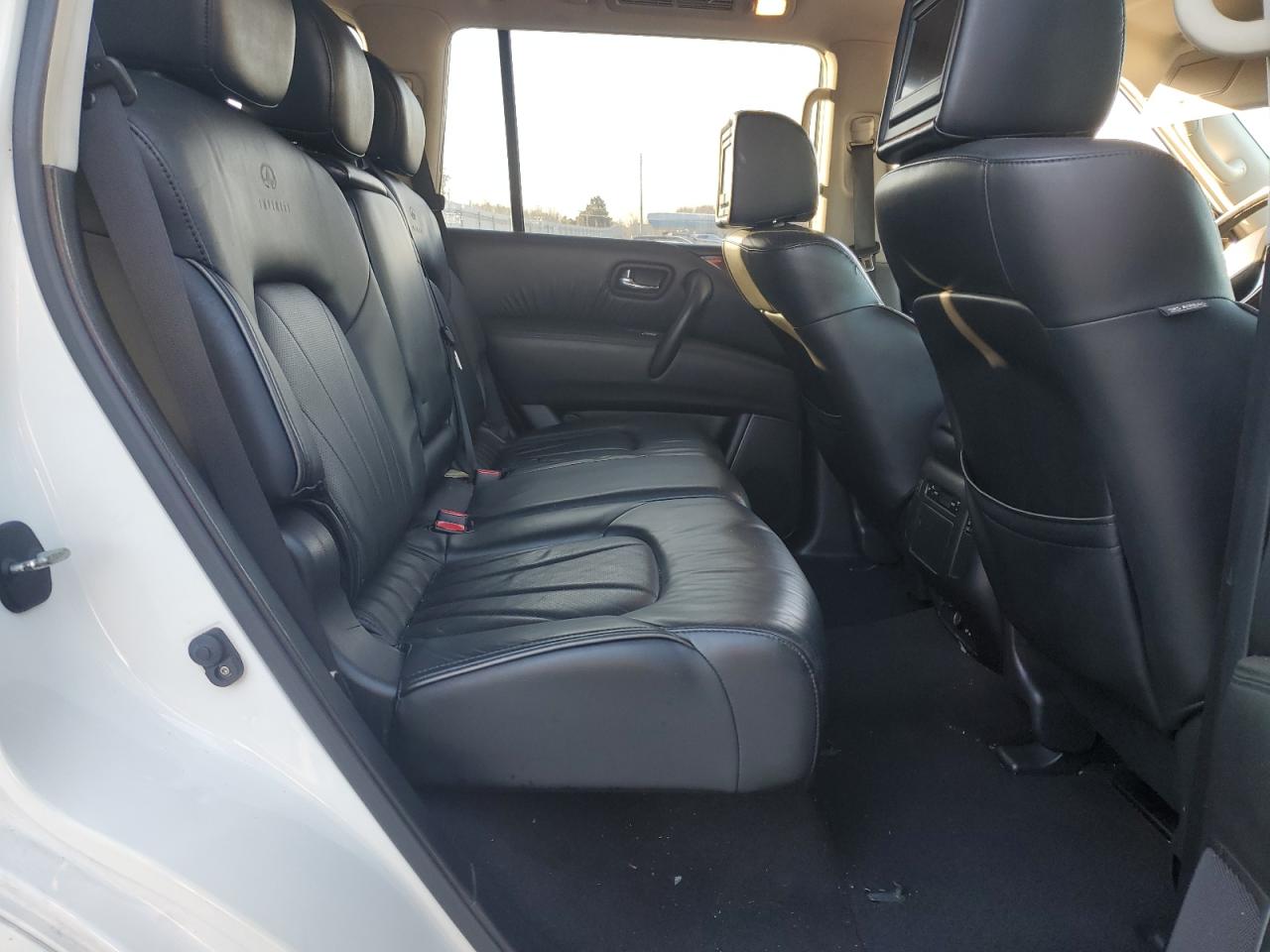 2014 Infiniti QX80 - Image 11