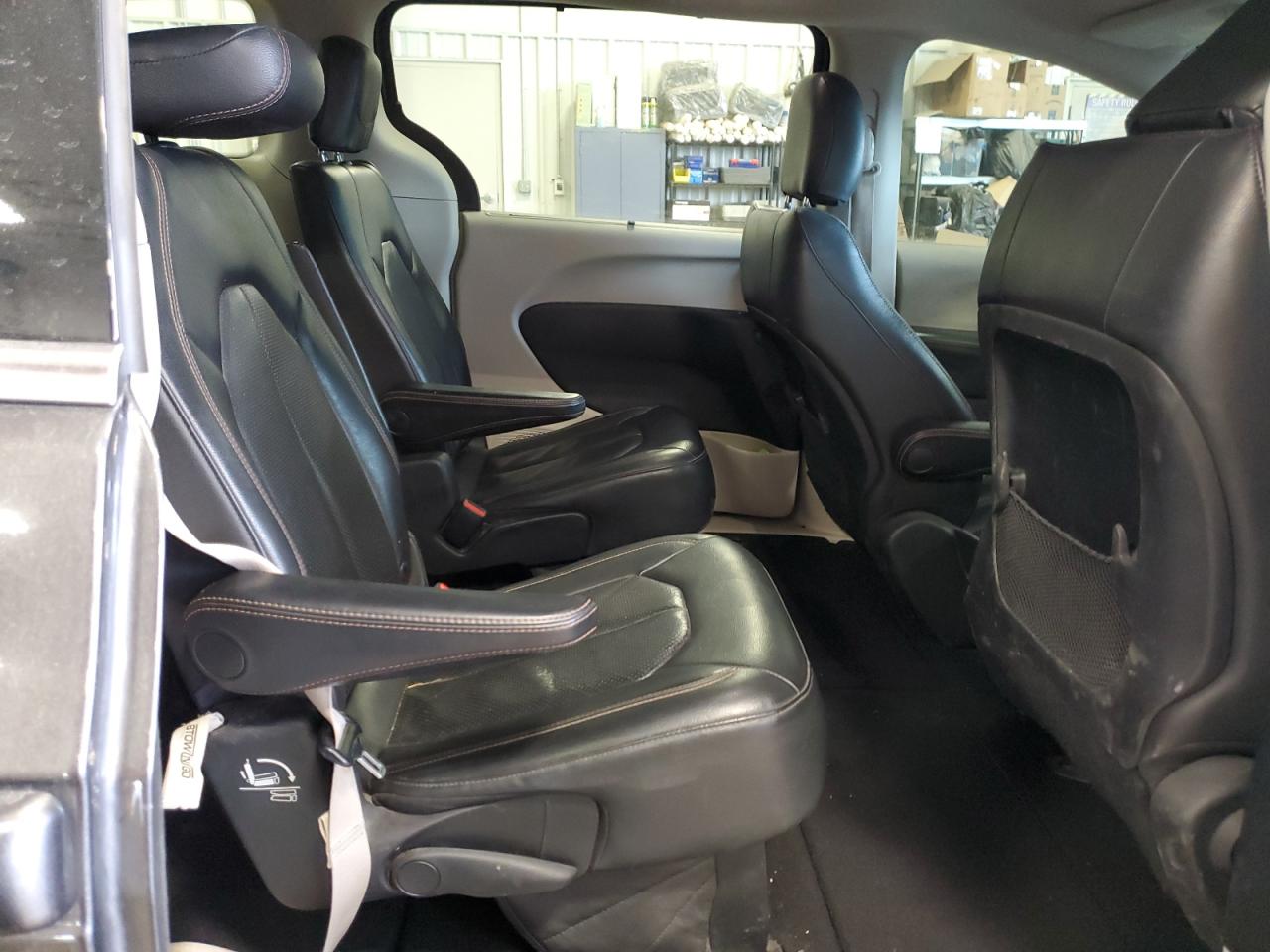 2020 Chrysler Pacifica - Image 11
