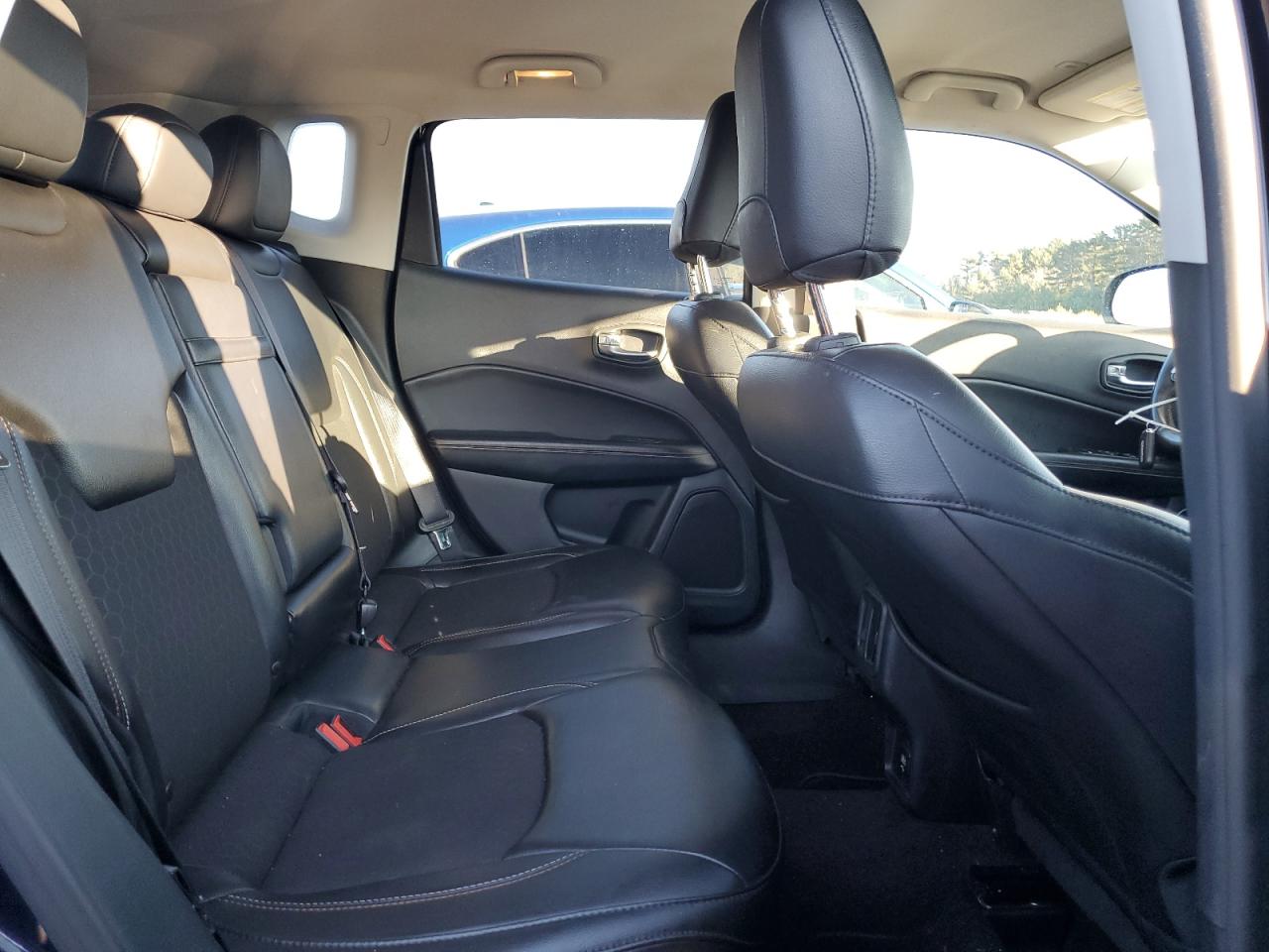 2018 Jeep Compass - Image 11