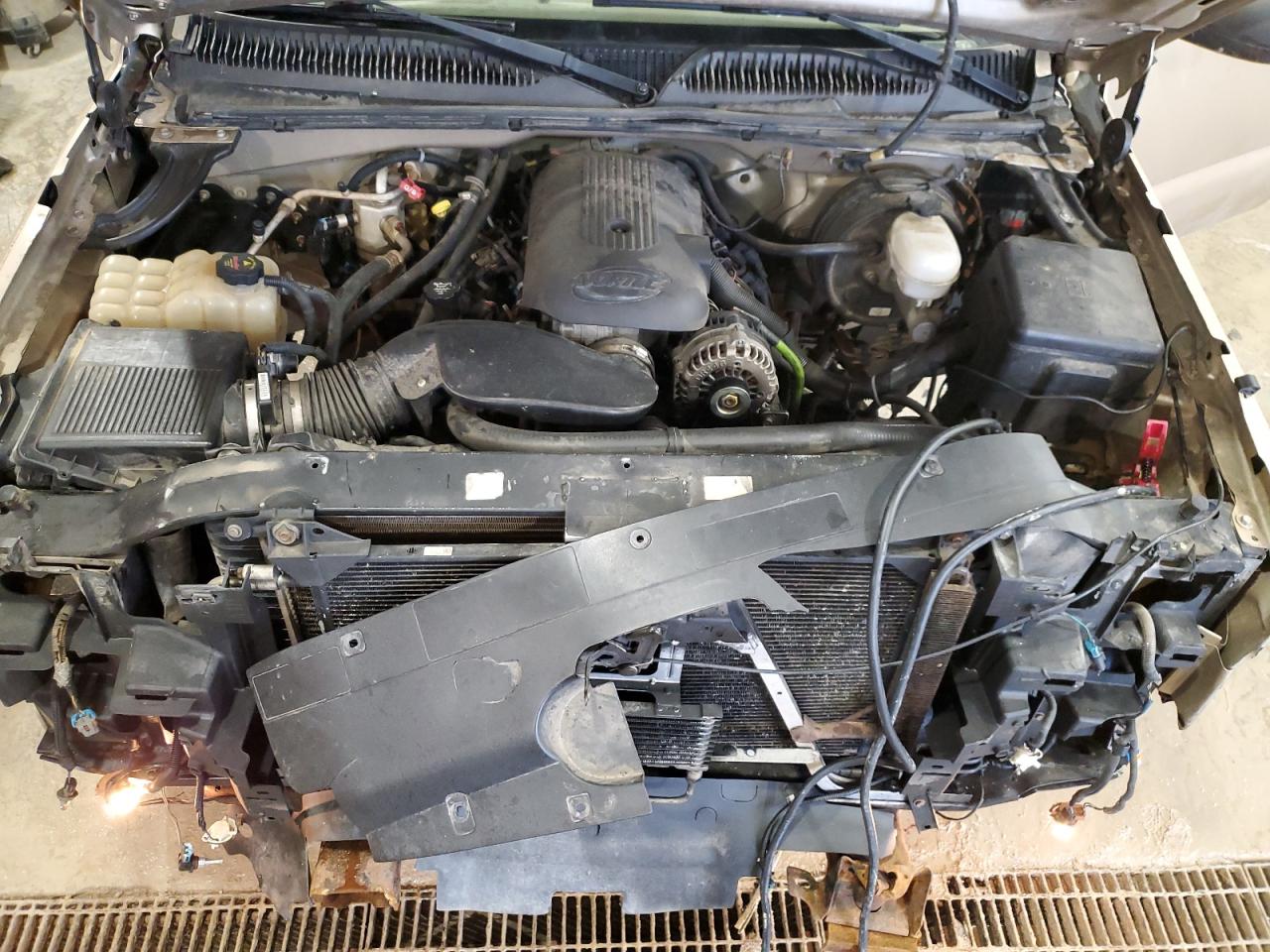 2006 Chevrolet Silverado - Image 11
