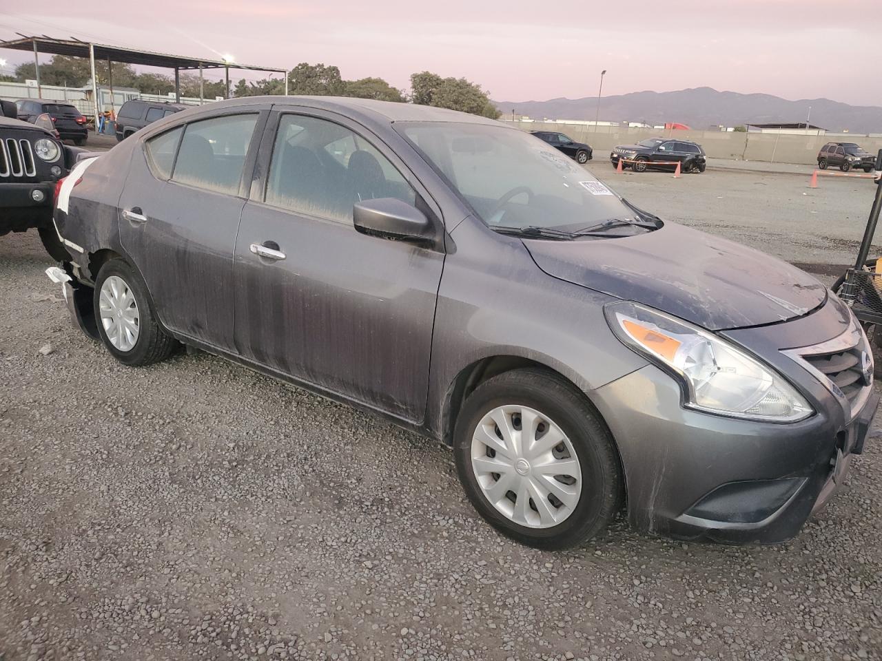 VIN 3N1CN7AP9JL872171 2018 NISSAN VERSA no.4