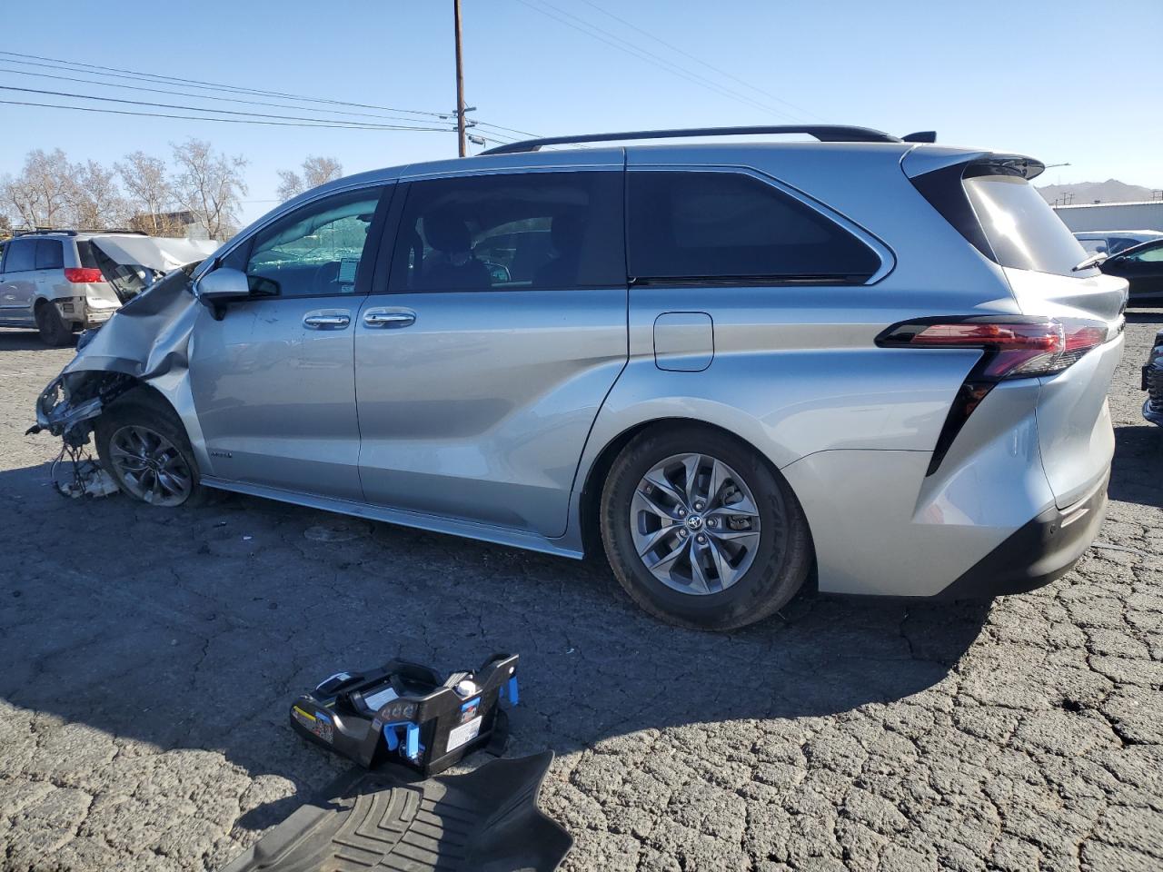2021 Toyota Sienna - Image 2
