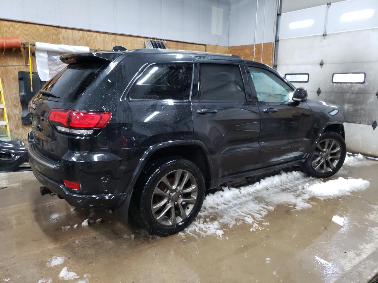2016 Jeep Grand Cherokee - Image 3