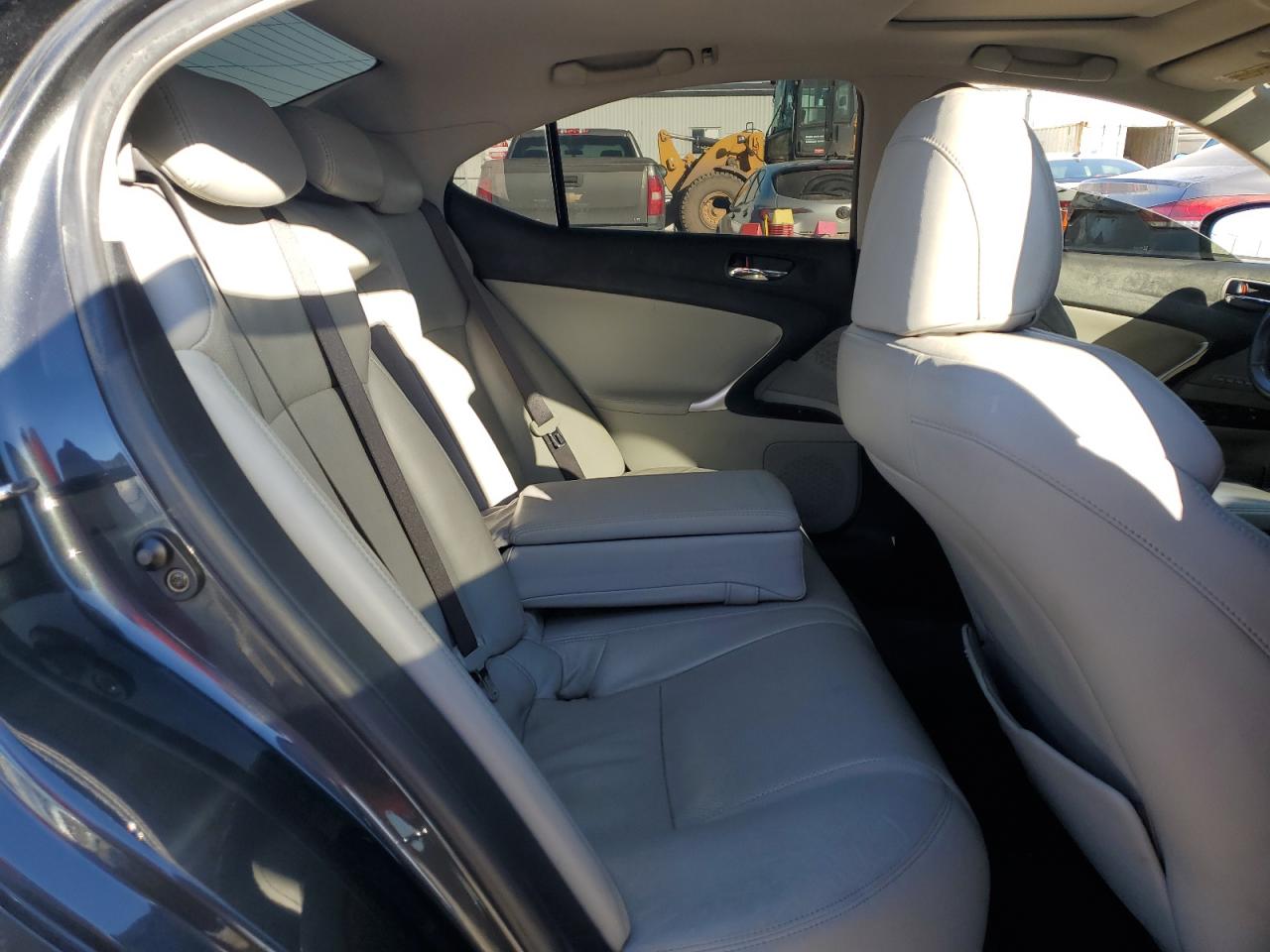 2006 Lexus IS - Image 10